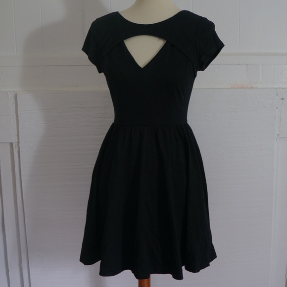 Guess Dresses & Skirts - Guess XS Fit Flare Black dress
